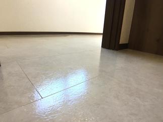 明るくて艶やかなフロアビニルタイル