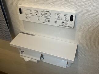 リモコン位置とペーパーホルダーを一緒に