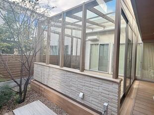 家族が自然と集まる空間　ガーデンルームのある暮らし