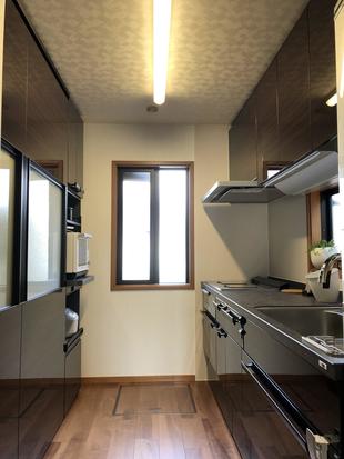 シックで上品な高級家具のようなキッチン