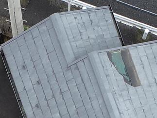 立地条件で屋根が風をもろうけてしまい、破損