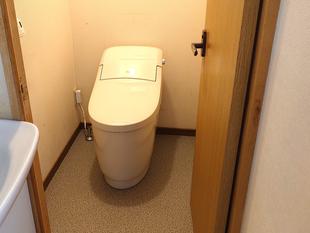 千曲市～トイレリフォームで、タンクレスの【プレアスLSタイプ】は流線的なデザインでトイレ空間を演出します！！