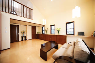 明るく伸びやかなリビング