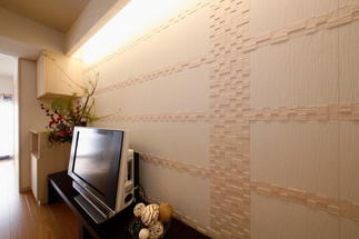 タイル使いで個性的な、華やかさをプラス