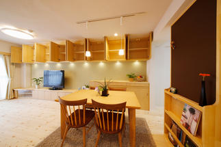 いつお客様がきても大丈夫ないつでも片付いているリビング