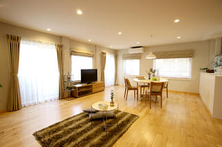 海外ドラマのリビングのように広々とした空間に