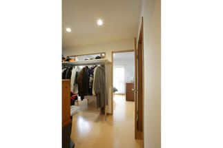 3方向からアクセスできる大容量クローゼット