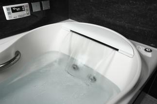 アクアフィール（肩湯）とサイレントジェットバスで、ゆったりとした快適入浴のひとときに