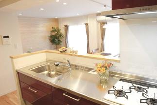 会話がはずむ収納たっぷりの対面キッチン