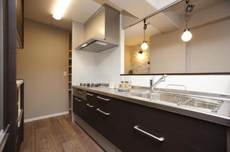 キッチンをずらしてクローゼットを増設