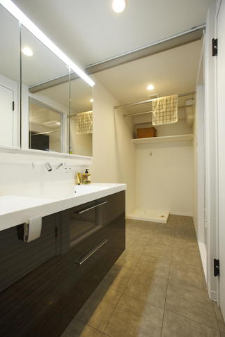 洗面脱衣室を広げてたっぷり物干しスペースに