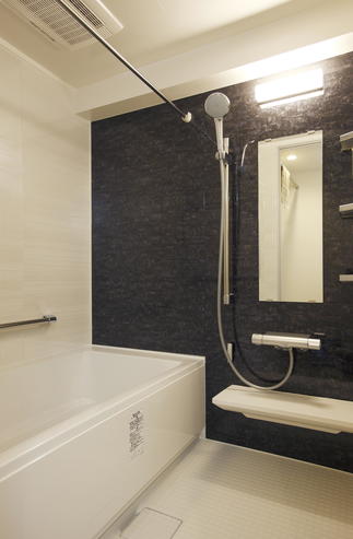 壁の位置をずらして浴室をサイズアップ