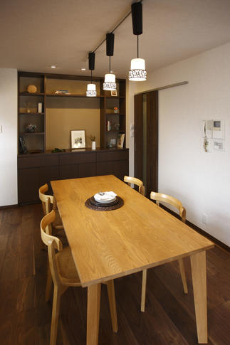 シラス左官壁で調湿・消臭を叶えた飾り棚