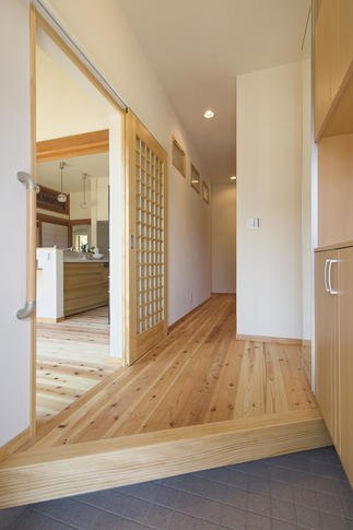 ■無垢の床材で素足が心地いい■