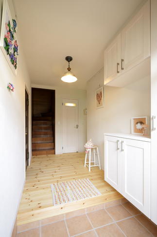 収納力アップ！明るい玄関へ