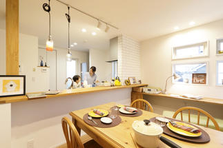 ■ママの居るキッチンにいつも家族が集うダイニング■