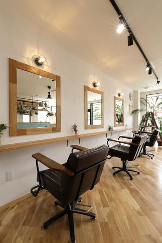 ■光あふれるカット台■