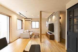 ■落ち着きのあるスッキリしたリビングへ■