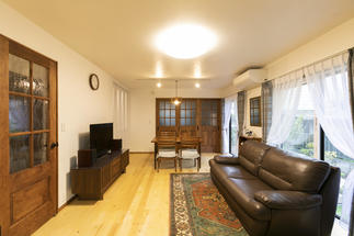 自然素材を感じるリビング