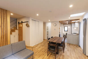 ＜相模原市＞自然素材とタイルで魅せる築25年中古戸建リノベ