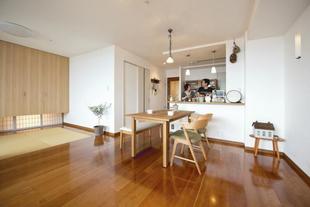 漆喰の風合いや調湿性が心地いい、憧れのニッチや木のドアも叶った