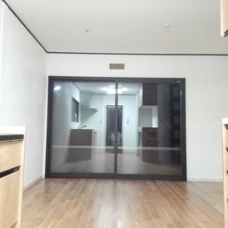 内窓を取り付け、道の騒音や結露がなくなり、お部屋も暖かくすごせるようになりました