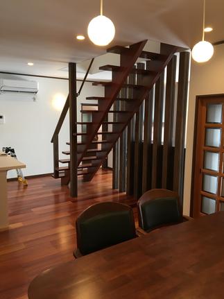 広々明るいダイニング