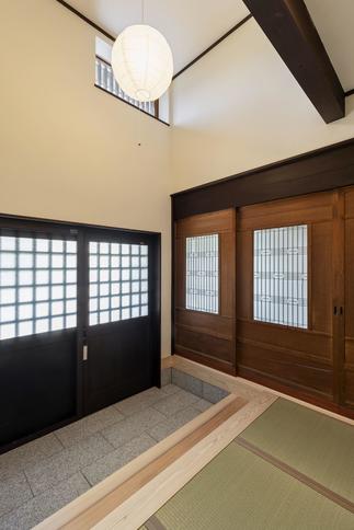 明るく広い玄関に