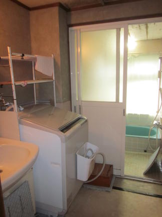 工事前の 『洗面脱衣室』 の様子