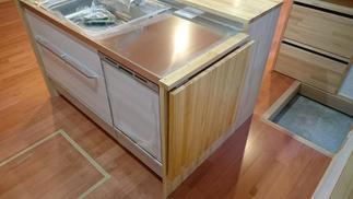 折り畳み式の作業台（通常時）