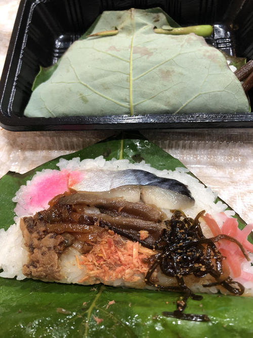 朴葉すし2.jpg