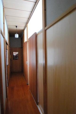 中廊下に光を採り入れる