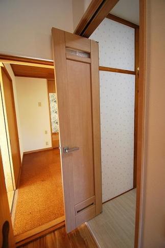 引戸が取付できない場所に中折れドア