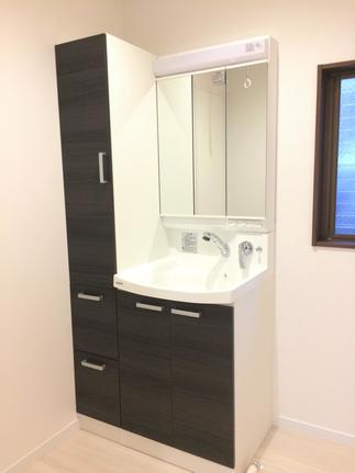 収納力たっぷりの洗面化粧台