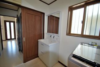 お手入れのしやすい洗面化粧台