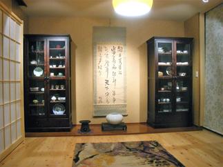 お気に入りの陶器を飾って楽しむギャラリー