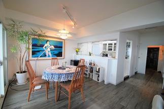 目の前に海の景色が広がるLDK