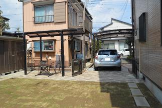 車の出し入れに便利な折戸門扉