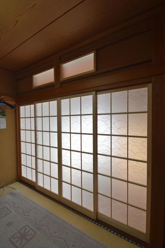 障子の張替えの手間がいらない和紙調のアクリルパネル♪