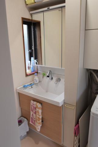 収納しやすく、お手入れが楽な洗面化粧台