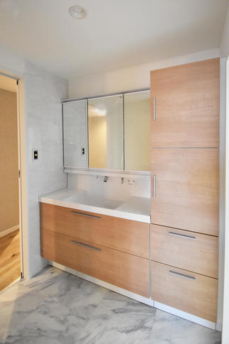 収納力たっぷりの洗面化粧台