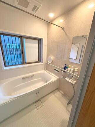 浴室の立ち座り・移動がラクに！LIXILリデアのスマートエスコートバーで安心！