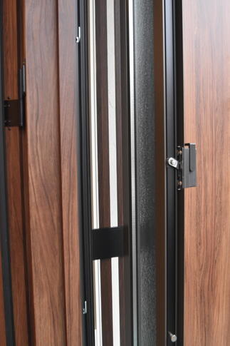 開閉がしやすい縦すべりタイプの採風窓