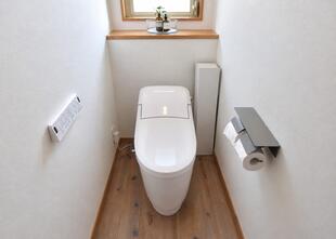 【秦野市】トイレと玄関をリフォーム。明るく心地よい住まいへ