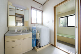 洗面化粧台工事前