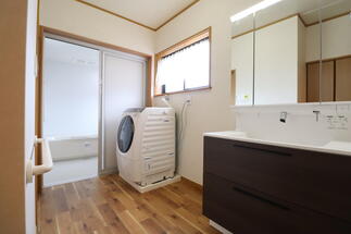 明るく使いやすい洗面脱衣室