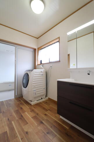 洗面化粧台　クレヴィ