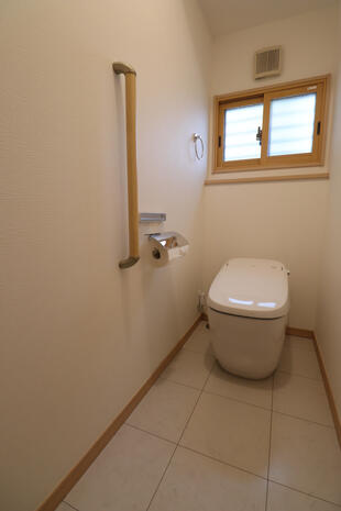 【つくば市】リピート　－理想の住まいにカスタマイズ－　Story 戸建　小さな気づきから始まった、子育て世帯の快適リフォーム事例 | トイレ・アウターシェード