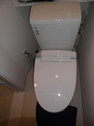 トイレ・アメージュZフチレス床排水タイプを設置しました。