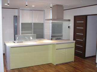 間取りを大きく変更し、和室をキッチンにしました。